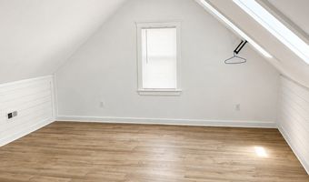 13 Armstrong Pl, Bridgeport, CT 06608