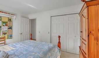 1 E Gate Rd, Danbury, CT 06811