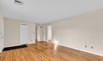 35 Spruce St, Beachwood, NJ 08722