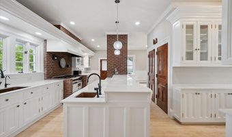 75 W Broadway, Bangor, ME 04401