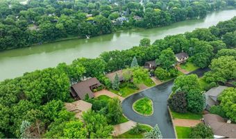 1267 Nursery Hill Ln, Arden Hills, MN 55112