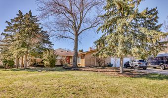 381 Mensching Rd, Roselle, IL 60172