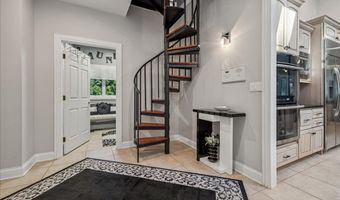 925 N River Rd, Algonquin, IL 60102