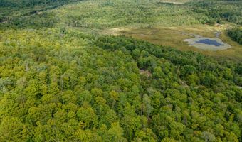 8 Magnolia Ln, Starks, ME 04911