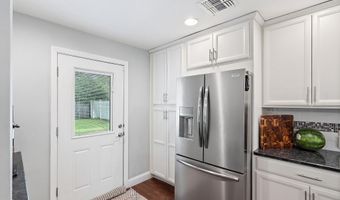 609 MAIN St, Bayville, NJ 08721