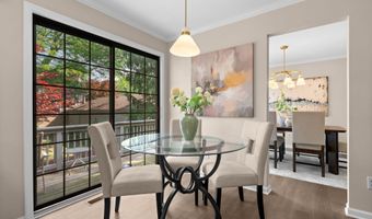 2250 Rivenoak Ct, Ann Arbor, MI 48103