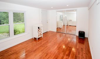 40 Grove Pl, Danbury, CT 06810
