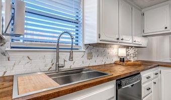 3208 California Ave, Chickasha, OK 73018