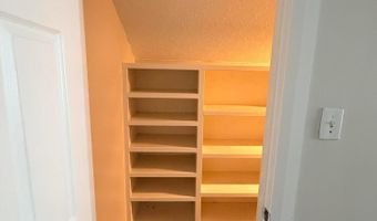 9327 Polaris Green Dr, Columbus, OH 43240