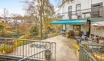 84 N Main St, Ashland, OR 97520