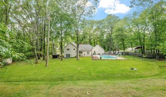 8 Westgate Rd, Cumberland, RI 02864