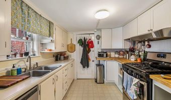 57 Oxford St, Augusta, ME 04330