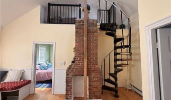 25 Marsh St, Newport, RI 02840