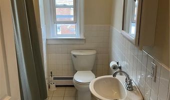 575 Main St 2B, East Greenwich, RI 02818