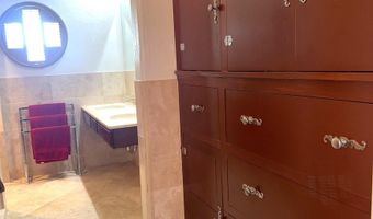 812 S Clowe Ave, Artesia, NM 88210