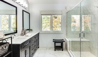 16 Woodedge Cir, Amagansett, NY 11930