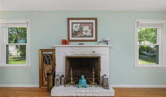 34 Terrace Dr, East Greenwich, RI 02818