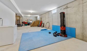 1 Melinda Ct, Bayville, NJ 08721