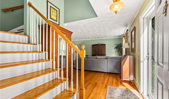 123 Country Hill Ln, North Kingstown, RI 02852