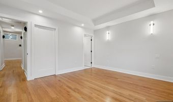 14 Redwood St, Bergenfield, NJ 07621