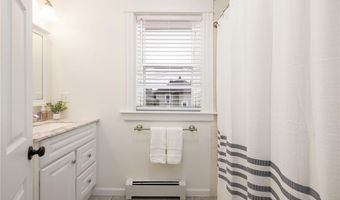 19 County St, Newport, RI 02840