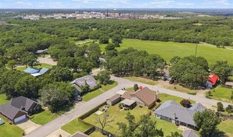 2114 Oakglen Dr, Ardmore, OK 73401