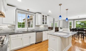 14 Longbrook Dr, Cumberland, RI 02864