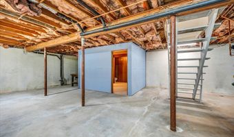 24 Iron Gate Ln, Cromwell, CT 06416
