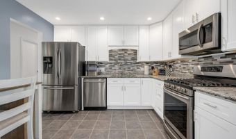 690 W Willow Gln, Addison, IL 60101