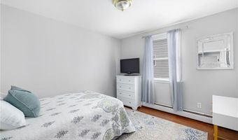 23 Vernon Ave 1, Newport, RI 02840