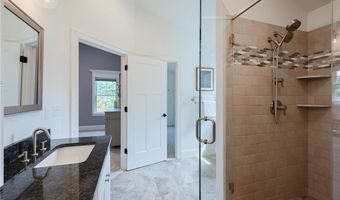 2 Bluemead Farm Ln, Barrington, RI 02806