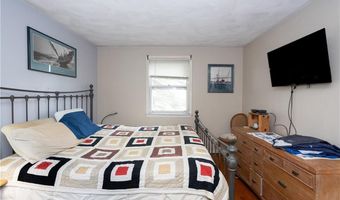 37 Squantum Dr, Middletown, RI 02842