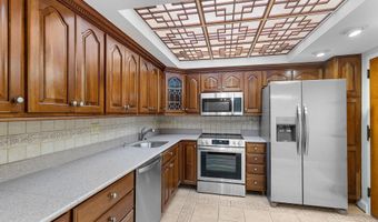 1101 S ARLINGTON RIDGE Rd 214, Arlington, VA 22202