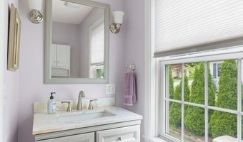211 Oak St, Bath, ME 04530