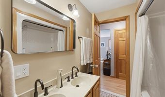 21 Portland St, Lincoln, RI 02838