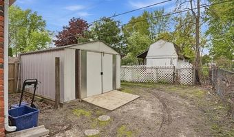 918 Columbia St, Algonac, MI 48001