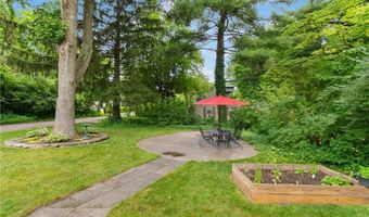 1923 Auten Dr, Akron, OH 44320