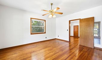 34 7th St, Apalachicola, FL 32320