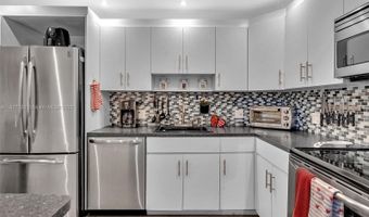 3375 N Country Club Dr 208, Aventura, FL 33180
