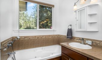 796 SE Briarwood Ct, Bend, OR 97702