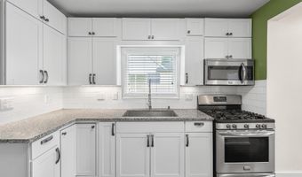 2327 Donald St, Ames, IA 50014