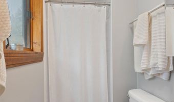 4 Cross Rd, Brookline, NH 03033