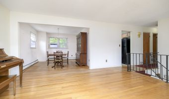 30 Tamanny Trl, Danbury, CT 06811