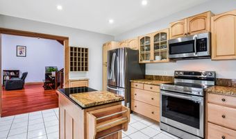 4406 ROUNDHILL Rd, Alexandria, VA 22310