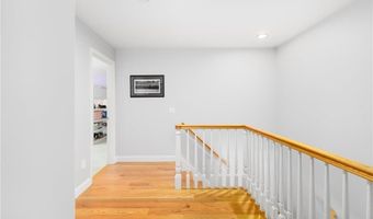 4 Brookfield Ct, East Greenwich, RI 02818