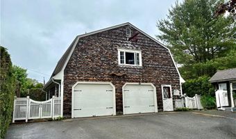 21 Foxhill Ave, Bristol, RI 02809