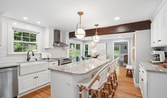 18 Hawk Dr, Bedford, NH 03110