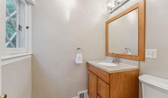 914 Ash St, Baraboo, WI 53913