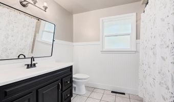 2 Sunset Ln, Algonquin, IL 60102