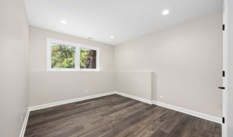 9704 Captains Dr, Algonquin, IL 60102